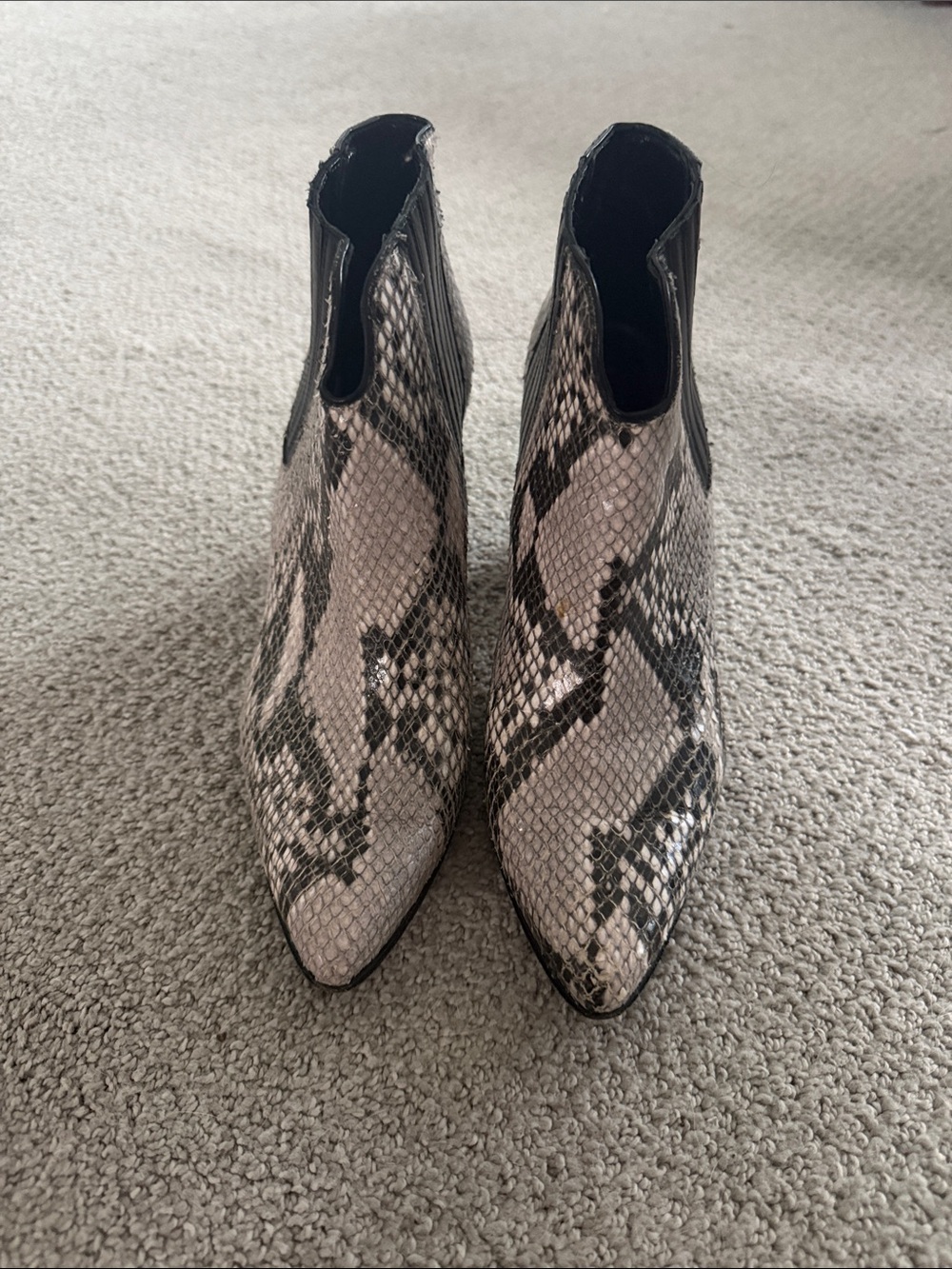 Alumnae Chelsea Boots